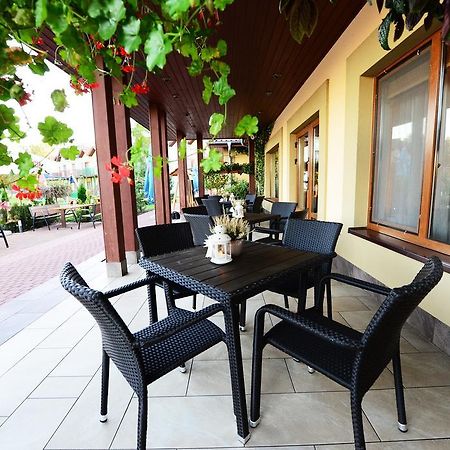 Hotel Daglezja Nad Jeziorem Kornickim Kornik Esterno foto