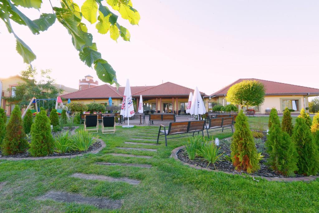 Hotel Daglezja Nad Jeziorem Kornickim Kornik Esterno foto