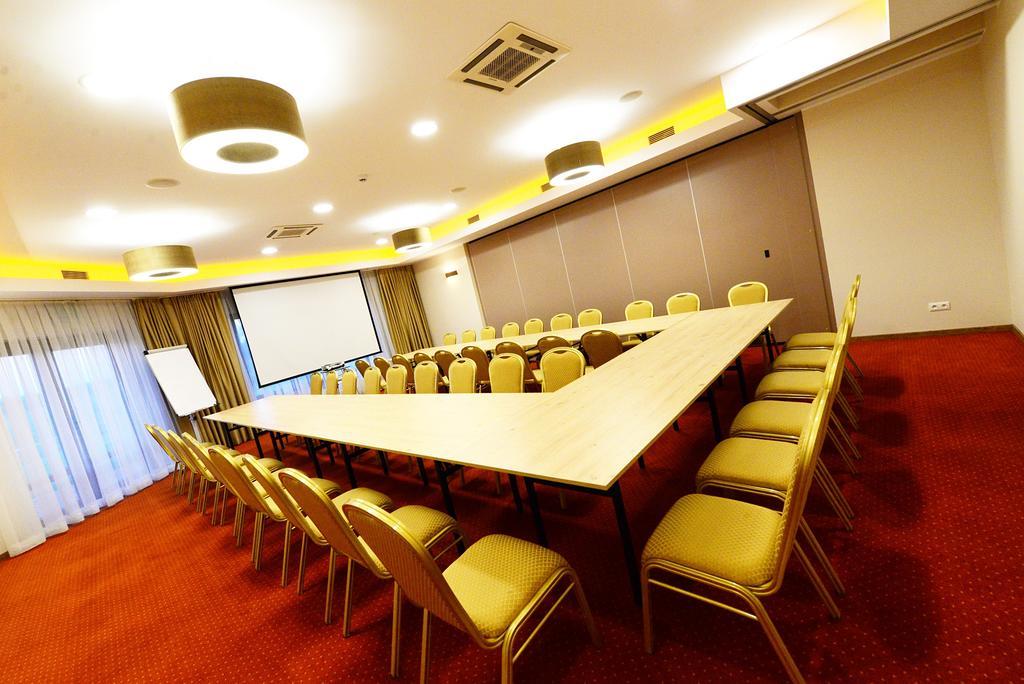 Hotel Daglezja Nad Jeziorem Kornickim Kornik Esterno foto