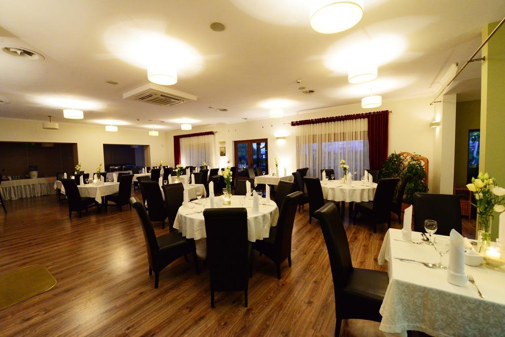Hotel Daglezja Nad Jeziorem Kornickim Kornik Esterno foto