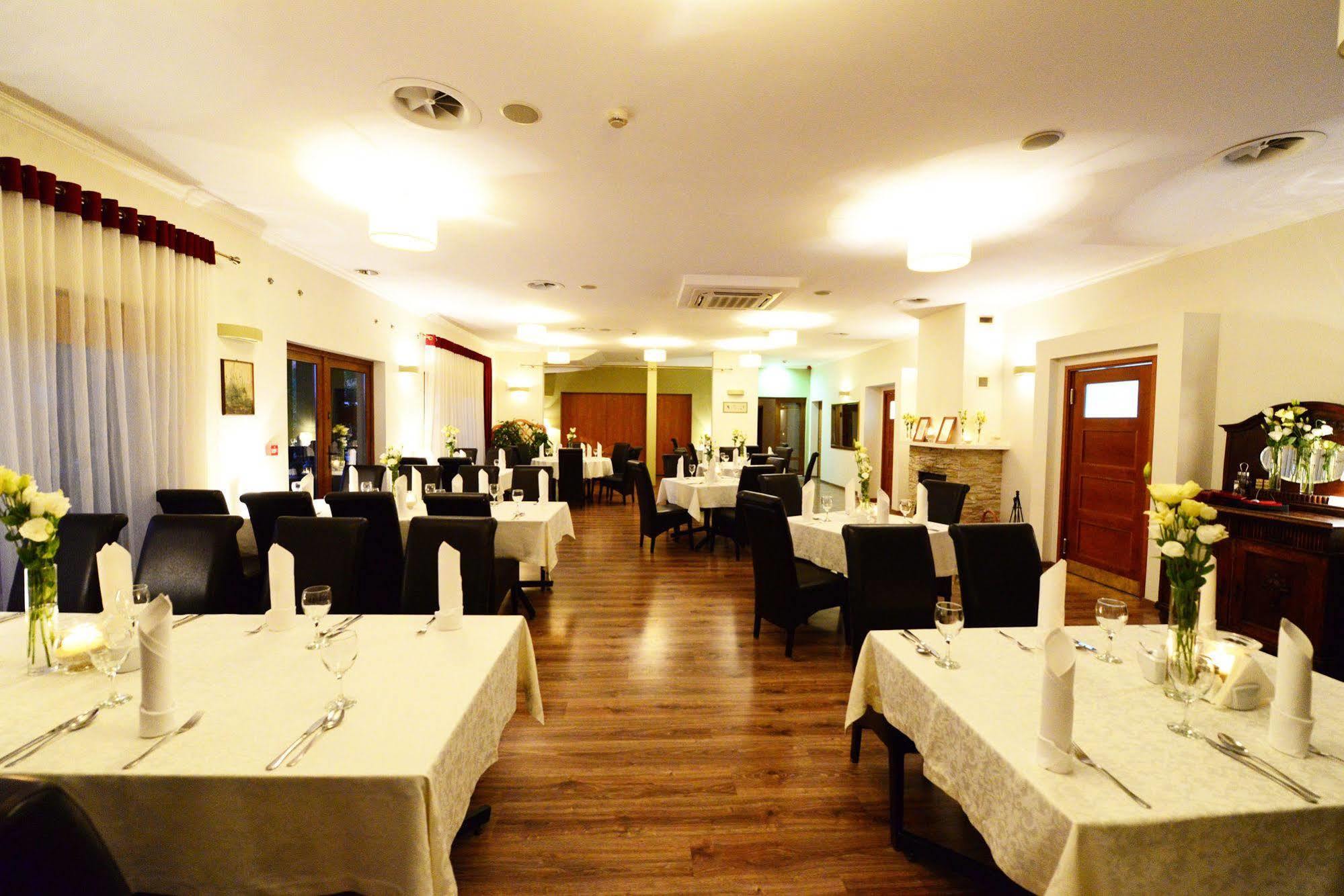 Hotel Daglezja Nad Jeziorem Kornickim Kornik Esterno foto