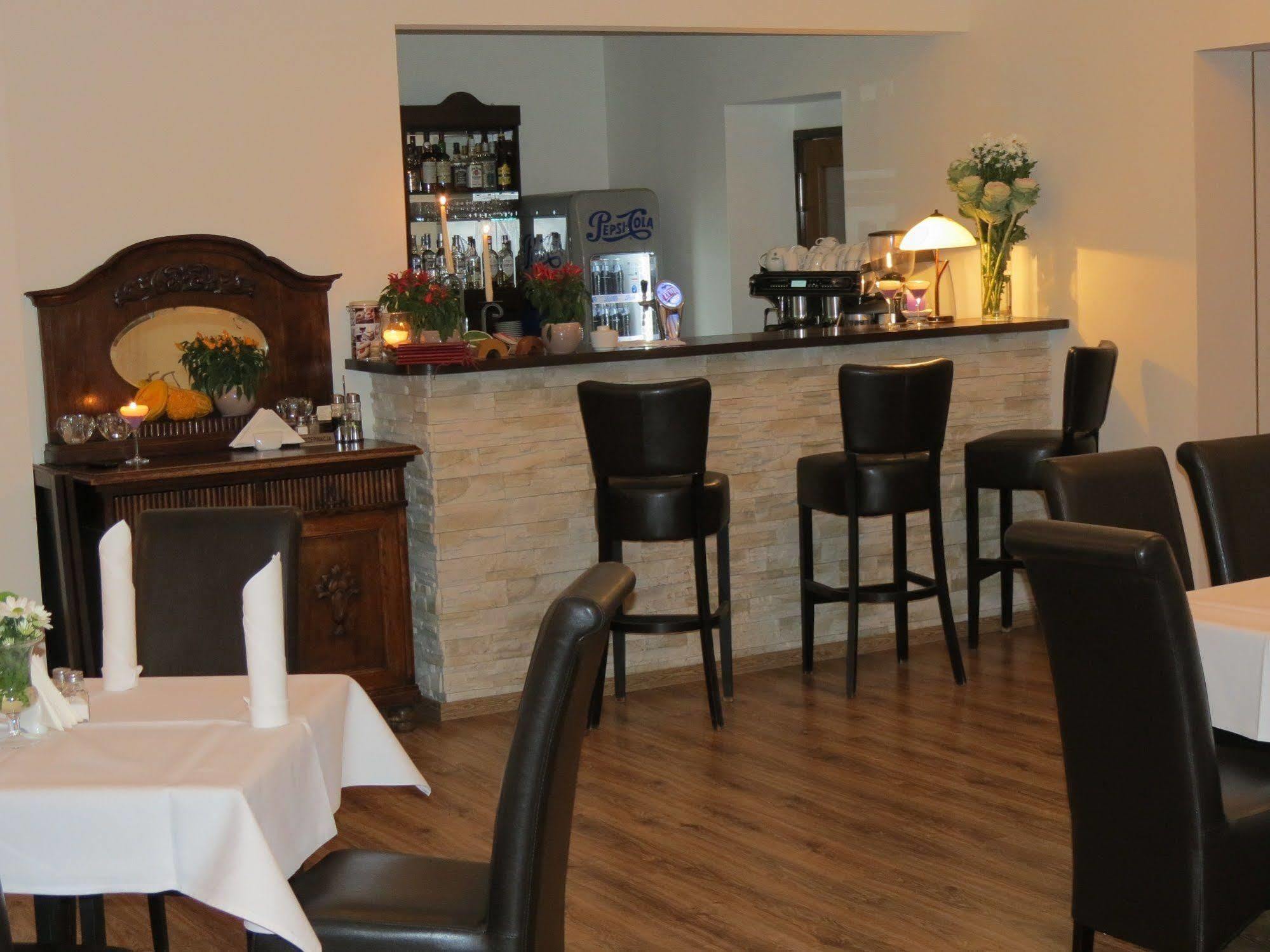 Hotel Daglezja Nad Jeziorem Kornickim Kornik Esterno foto