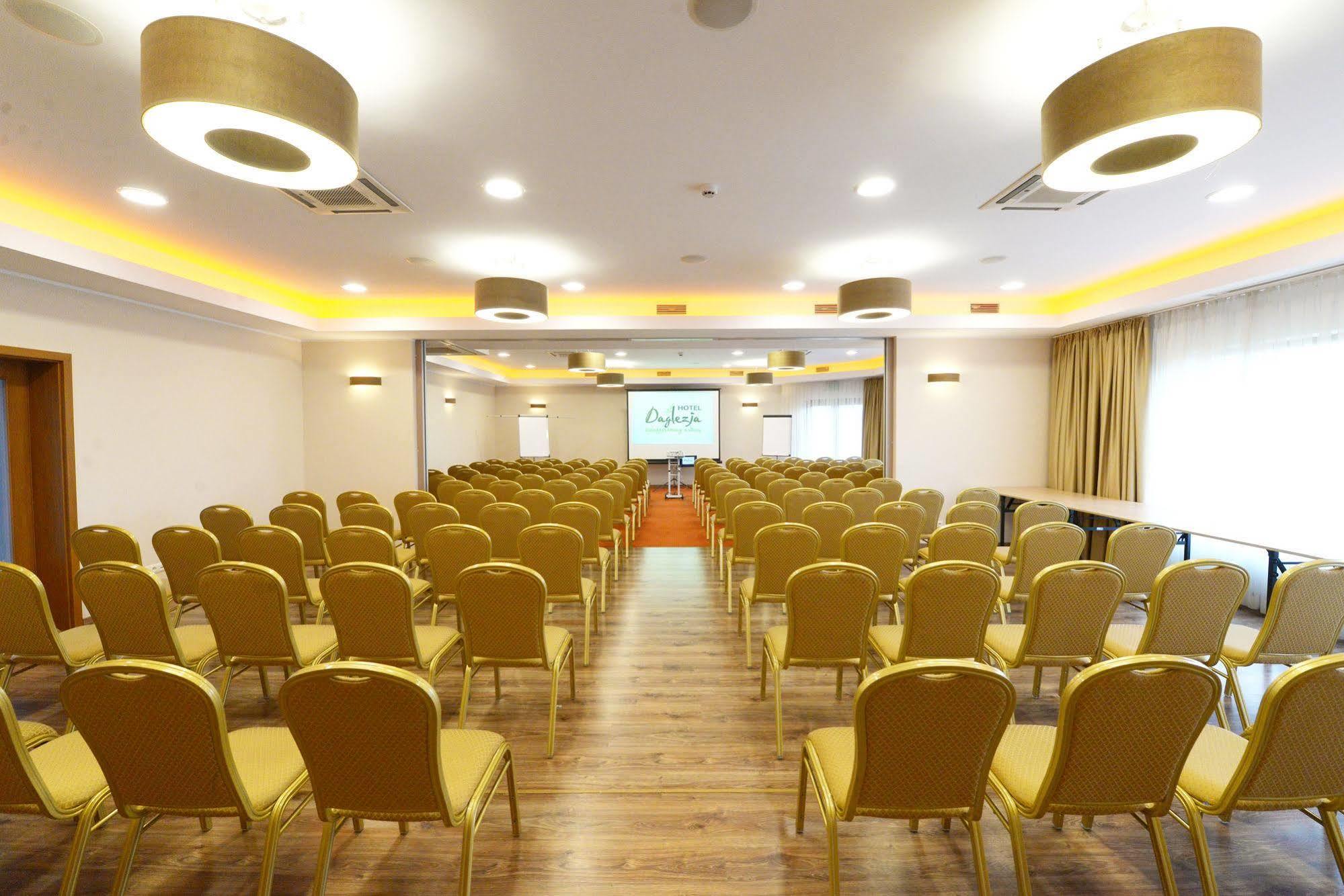 Hotel Daglezja Nad Jeziorem Kornickim Kornik Esterno foto
