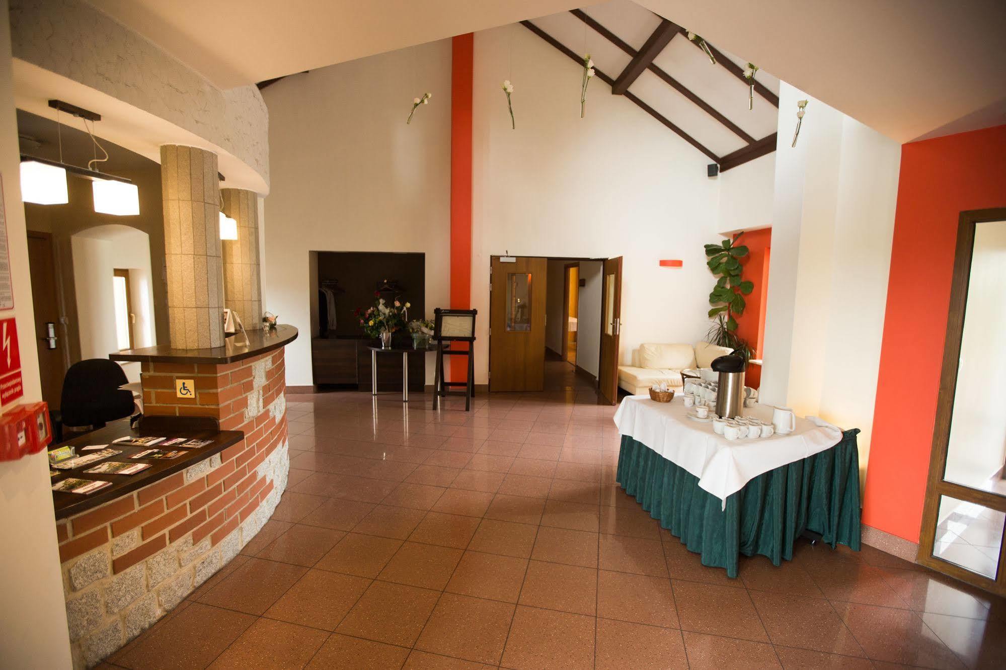 Hotel Daglezja Nad Jeziorem Kornickim Kornik Esterno foto
