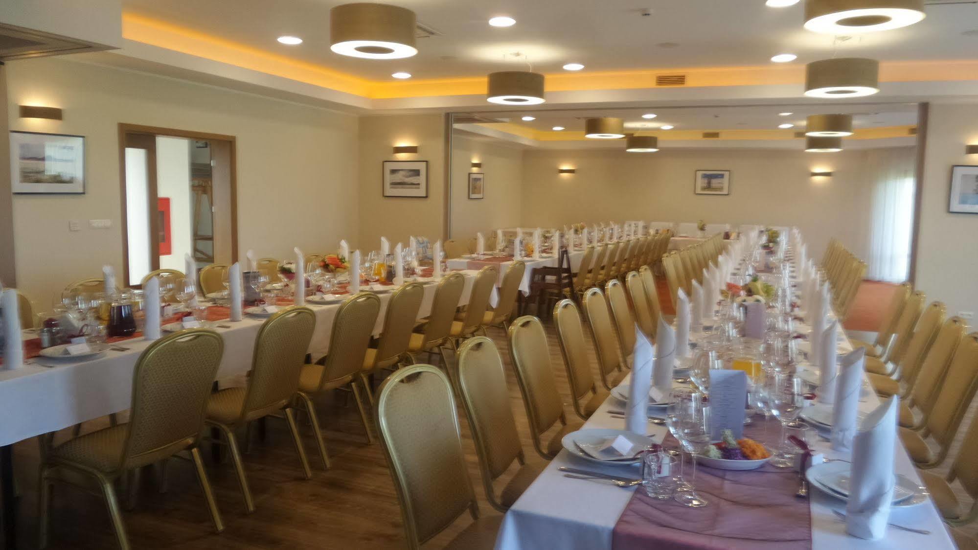 Hotel Daglezja Nad Jeziorem Kornickim Kornik Esterno foto
