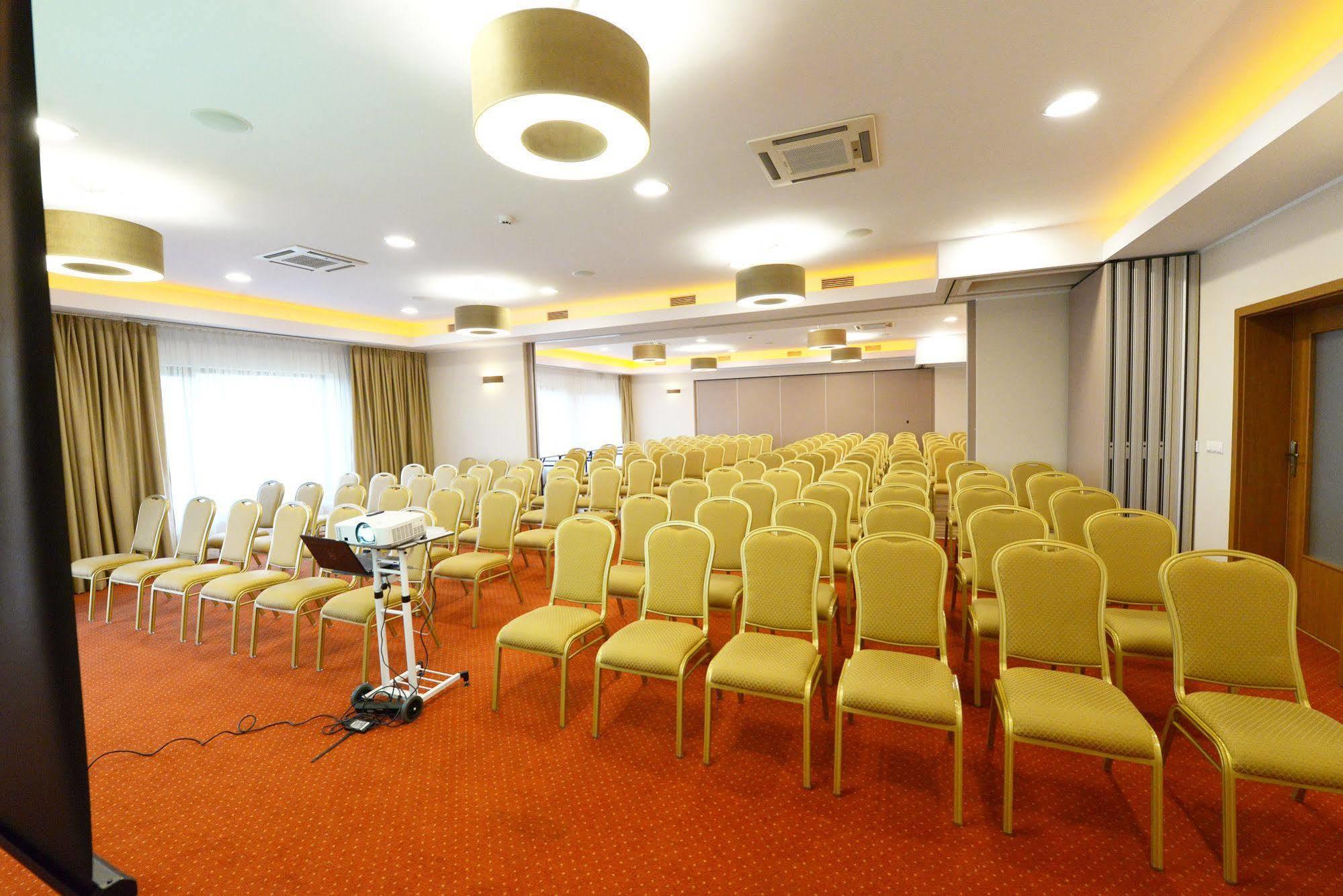 Hotel Daglezja Nad Jeziorem Kornickim Kornik Esterno foto
